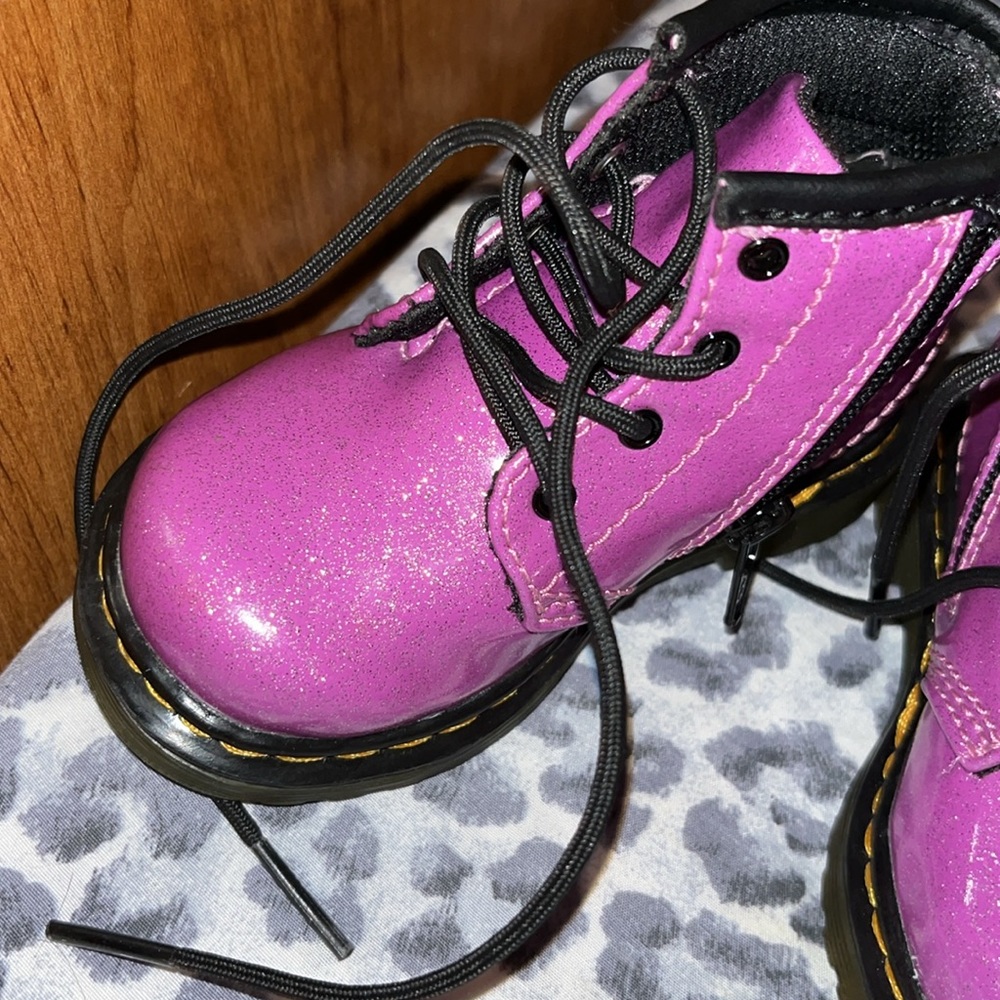 Size 5 child doc marten boots - Picture 6 of 7